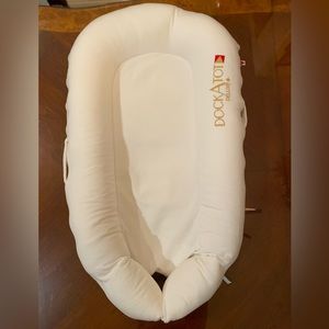 Dockatot deluxe in Pristine White. Used Gently.